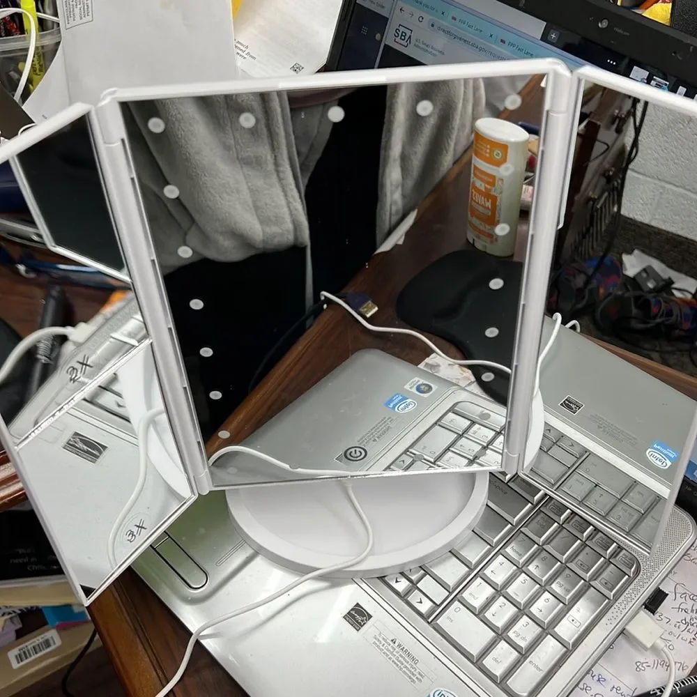 New. BESTOPE Makeup Vanity Mirror w/Lights, 2X/3X Magnification, 21 Led Lights.